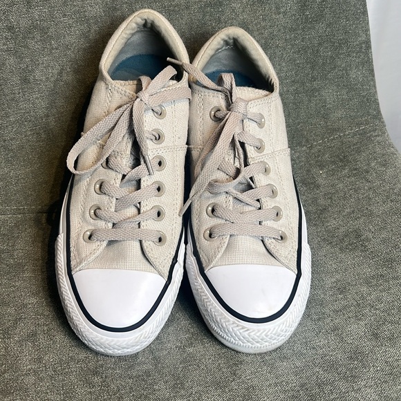 Converse All Star Women’s size 7 - Picture 2 of 7